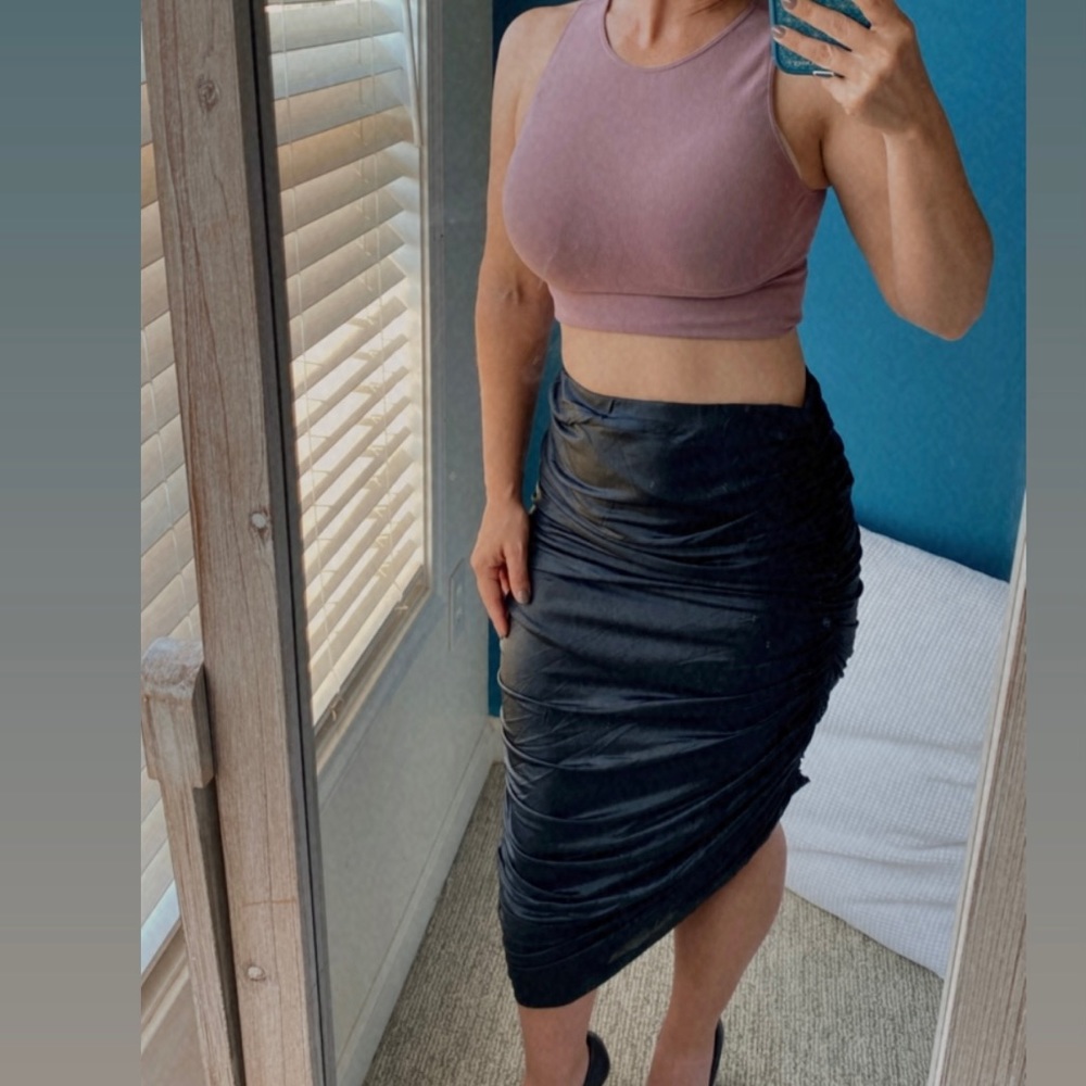 JUST IN/ BLACK RUCHED MIDI SKIRT